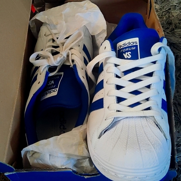 Men's size 8/1-2. Adidas - Picture 1 of 8